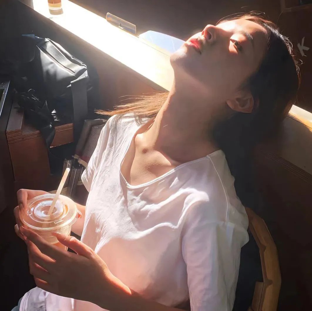 蜜桃女孩